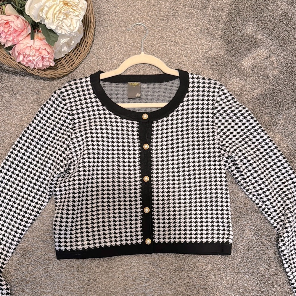 Just Taylor Houndstooth Long Sleeve Cardigan with Pearl and Gold Buttons